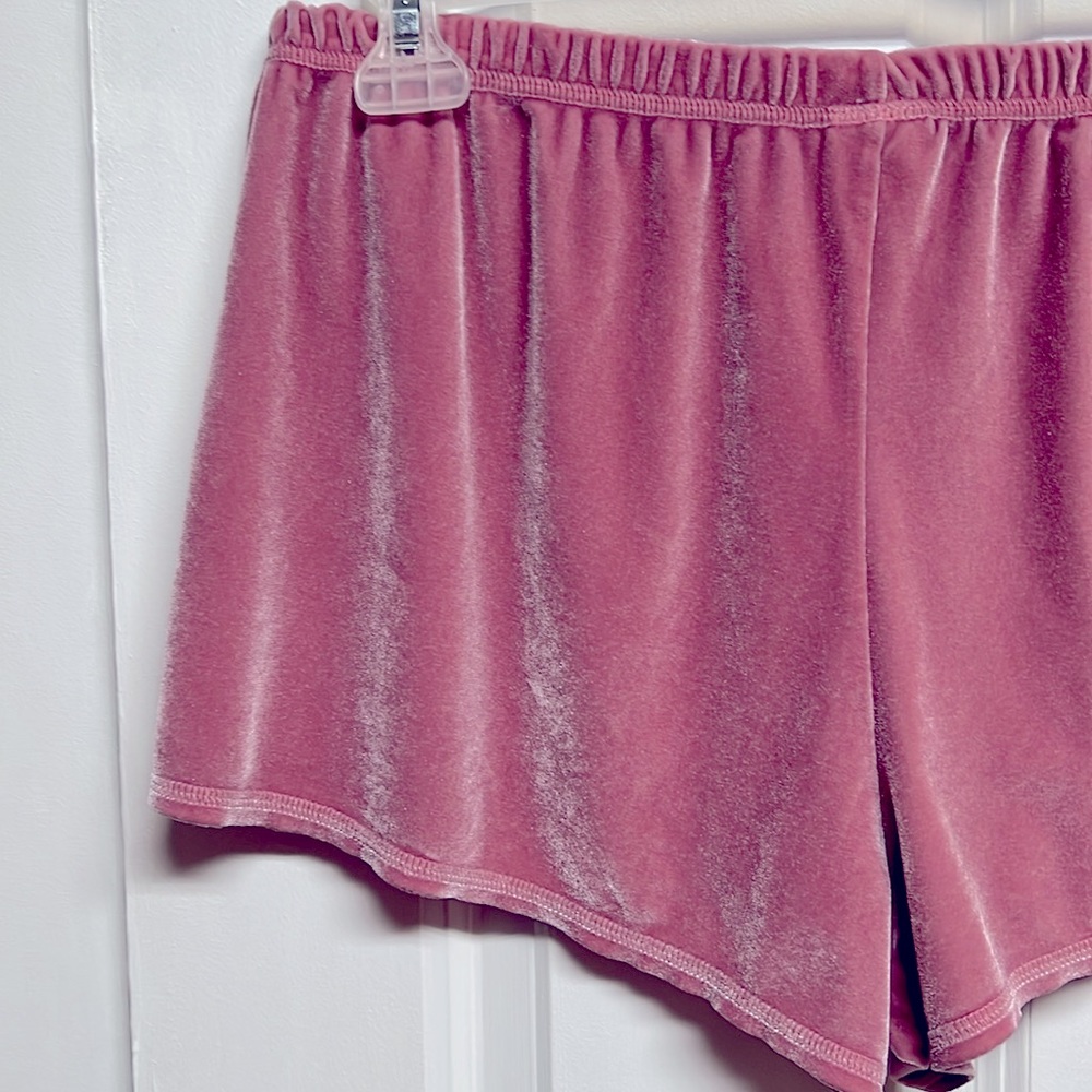 Pink Victoria’s Secret Pink Velvet Pajama Shorts with Logo Size L - Picture 6 of 7